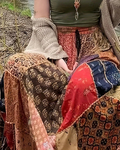 Falda larga boho para mujer, de estilo casual, tiro medio, con estampado floral y ligera elasticidad. Perfecta para vacaciones o street style. Disponible en rojo y azul, ideal para verano, confeccionada en poliéster.